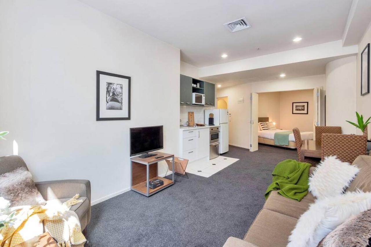 Urban Deco Apartment On Queen Street Auckland Exterior foto